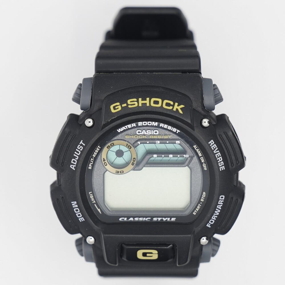 Casio G-Shock DW-9051 Classic Style Vintage Black Gold Watch Needs Battery